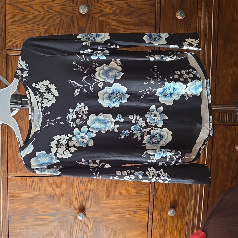 NWOT Suzy Shier long sleeve flower tee. Women's XL